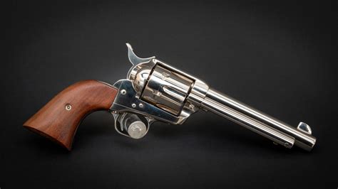 Revolver .